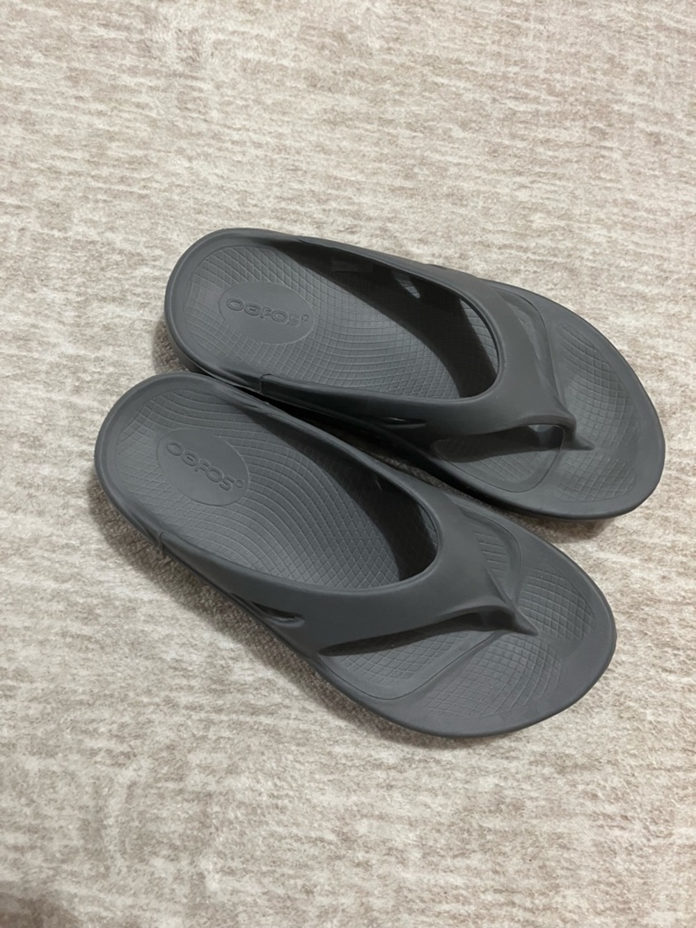 OOFOS Flip Flops - Picture 5 of 7